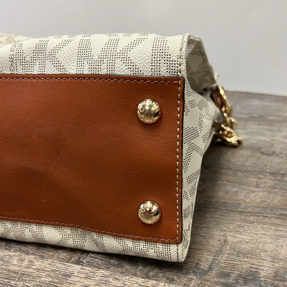 Michael Kors Hamilton Large Logo Tote - Picture 8 of 16